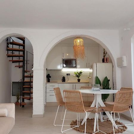 New Boho Home With Balcony, Private Garden And Communal Pool Нерха Екстериор снимка