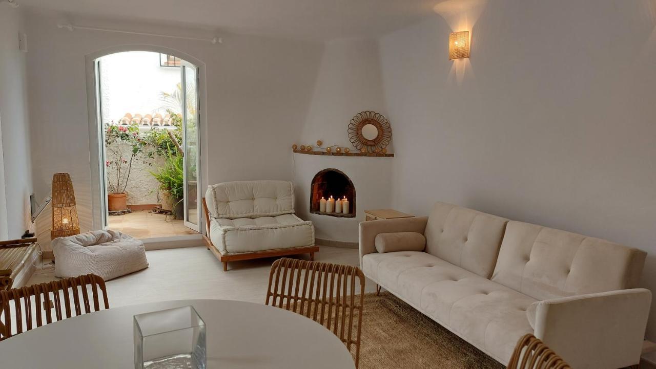 New Boho Home With Balcony, Private Garden And Communal Pool Нерха Екстериор снимка