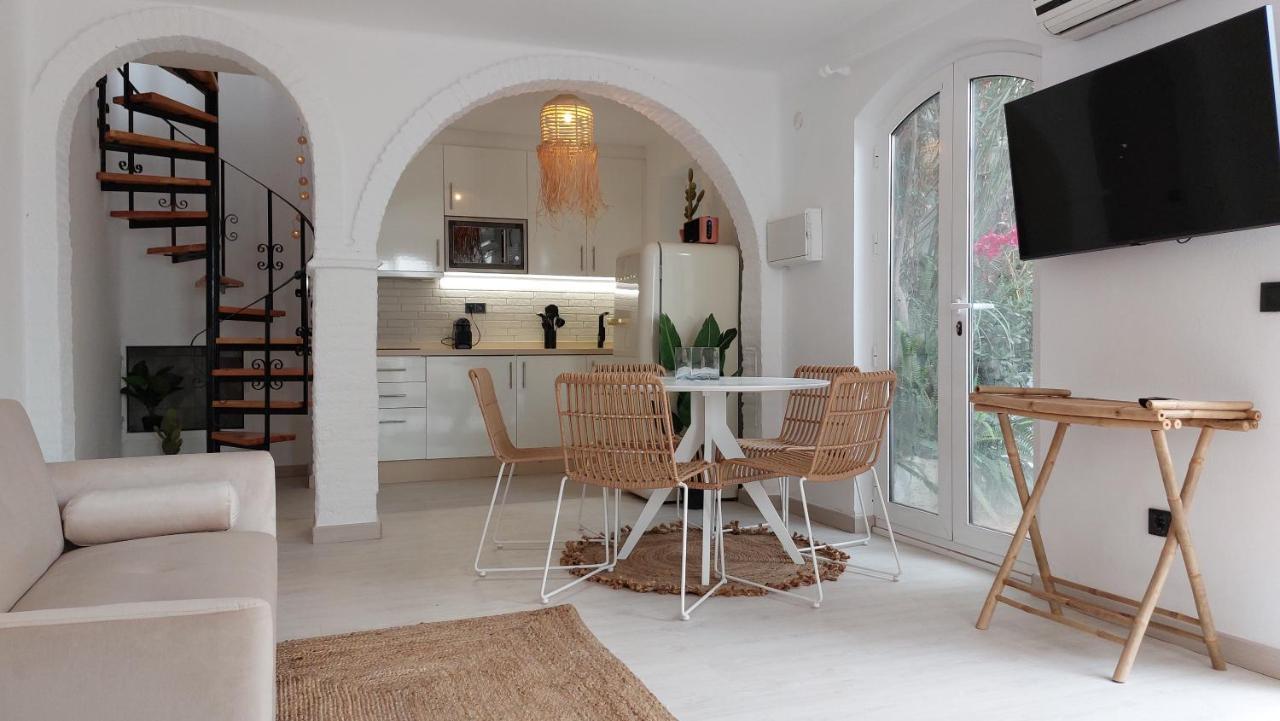 New Boho Home With Balcony, Private Garden And Communal Pool Нерха Екстериор снимка