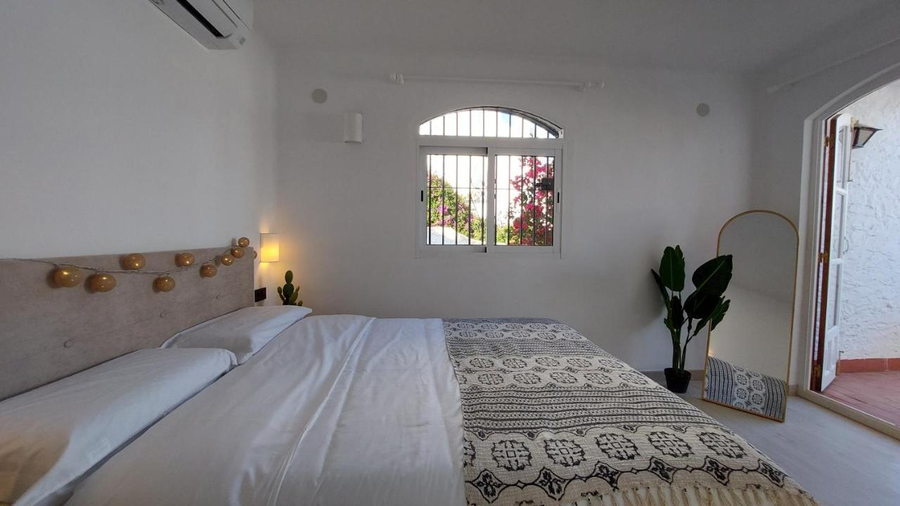 New Boho Home With Balcony, Private Garden And Communal Pool Нерха Екстериор снимка