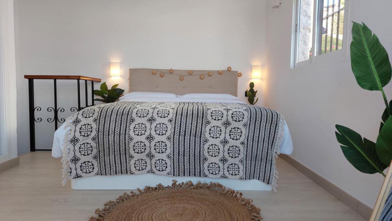 New Boho Home With Balcony, Private Garden And Communal Pool Нерха Екстериор снимка