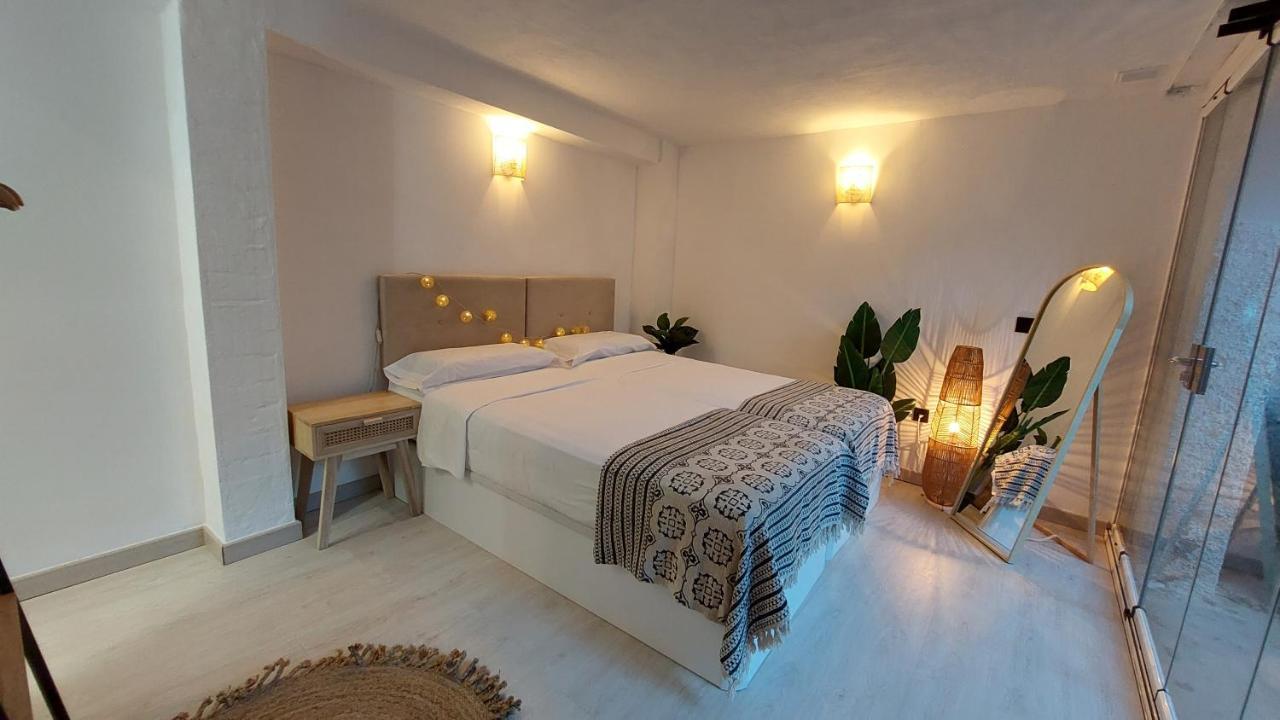 New Boho Home With Balcony, Private Garden And Communal Pool Нерха Екстериор снимка